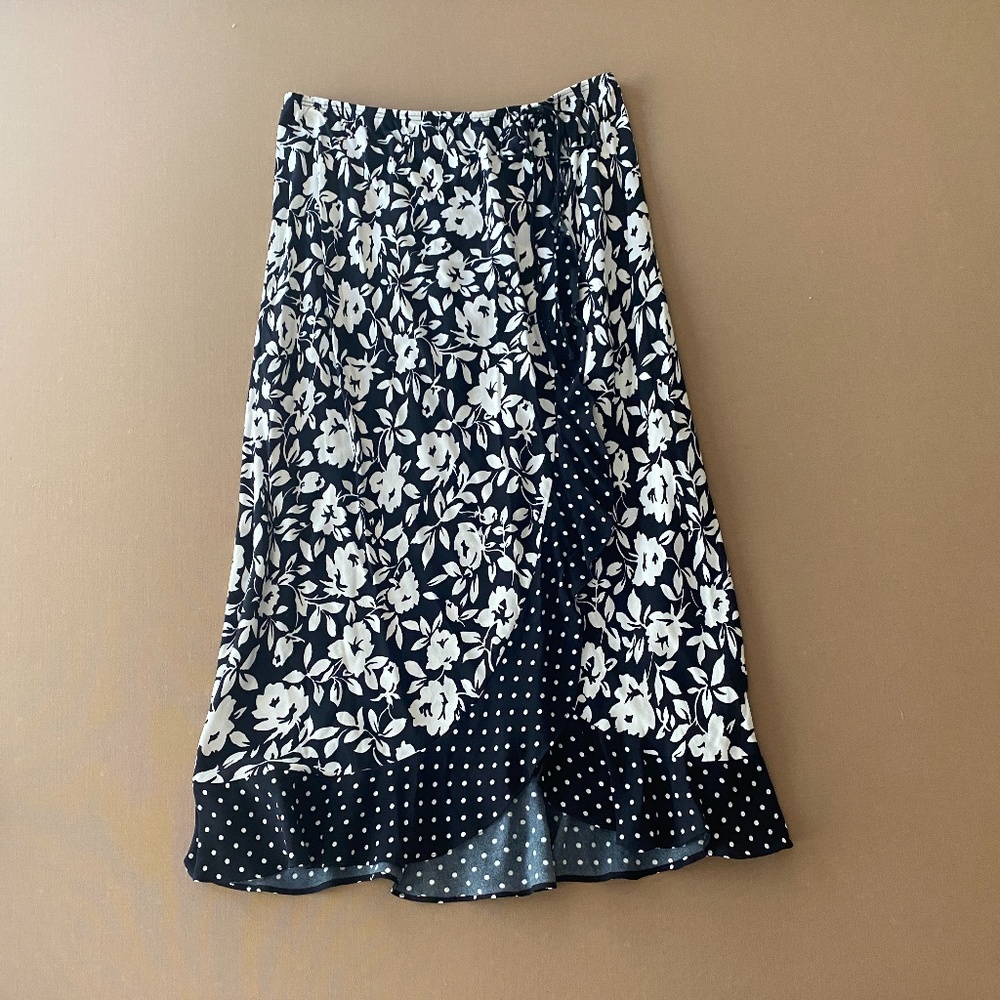 NWT AMOROSÉ Midi Floral Skirt Dk Navy/White Sz. M